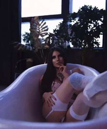 Молодая, сексуальная брюнетка ждет тебя для ярких и запоминающихся встреч! Приглашу в гости для незабываемого отдыха. Расслабься и погрузись в мир страсти вместе со мной. Звони, не пожалеешь! 882, 22 года